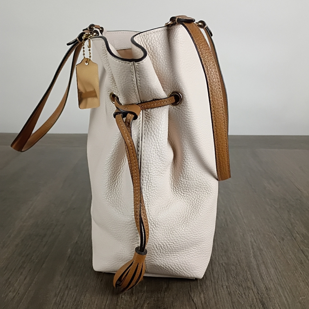 Coach  Andy Tote W/Horse & Carriage Logo With Pebbled Leather In Chalk NWT - Picture 4 of 14